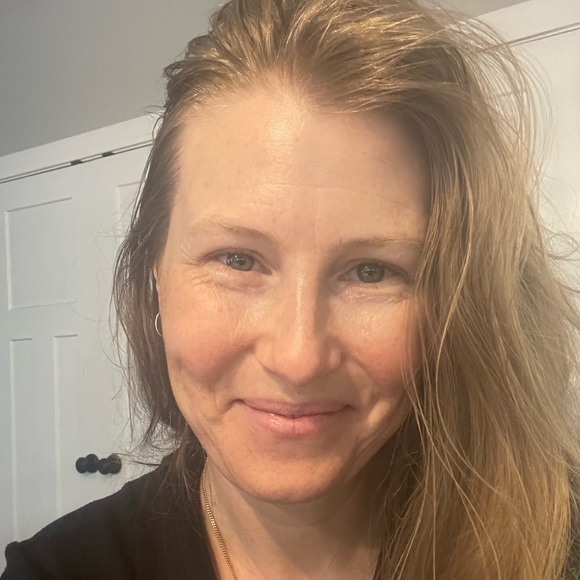 Meet your Posher, Lisa - Picture 1 of 2